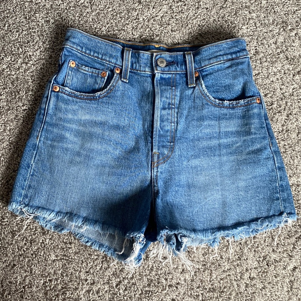Levi’s Ribcage Shorts